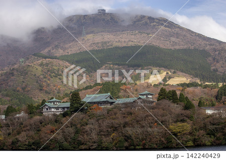Traditional Ryuguden hotel by Lake Ashi and Mount Komagatake in Hakone, Japan 142240429