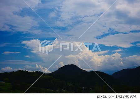 夏の雲 142240974
