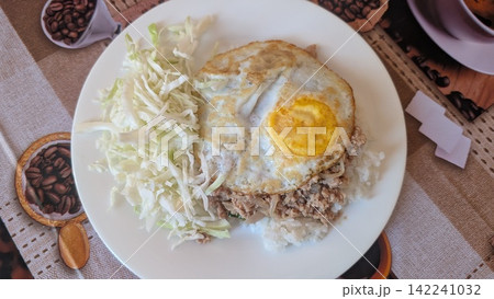 Minced chicken rice plate with a fried egg Minced chicken rice plate with a fried egg 142241032