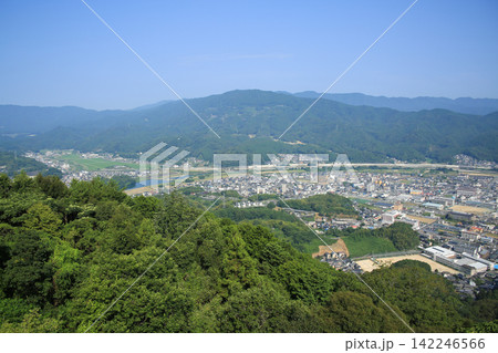 愛媛県大洲市　冨士山公園から見た大洲市内 142246566
