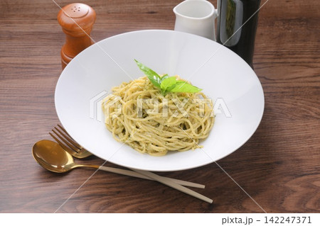 ジェノベーゼ、バジルとチーズのパスタ、イタリア料理、パスタ料理。 142247371