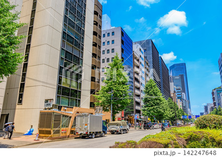 東京 中央区 昭和通り沿いの都市風景 京橋宝町交差点付近 東京 中央区 昭和通り沿いの都市風景 京橋宝町交差点付近 142247648