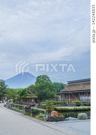 【山梨県】夏の富士山と忍野八海 【山梨県】夏の富士山と忍野八海 142248835