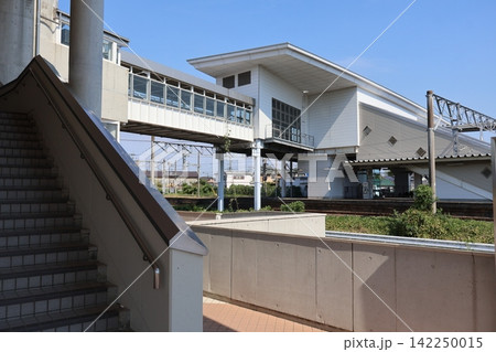 JR吉野ケ里公園駅の駅舎とプラットホーム（佐賀県神埼郡吉野ヶ里町） 142250015