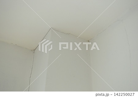 crack of pole on white wall from earthquake, construction industry crack of pole on white wall from earthquake, construction industry 142250027