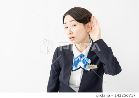 制服を着た受付係の女性　ジョブイメージ 142250717