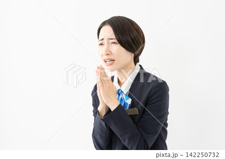 制服を着た受付係の女性　ジョブイメージ 142250732