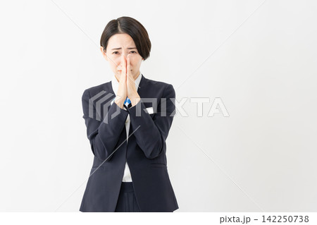 制服を着た受付係の女性 ジョブイメージ 制服を着た受付係の女性 ジョブイメージ 142250738