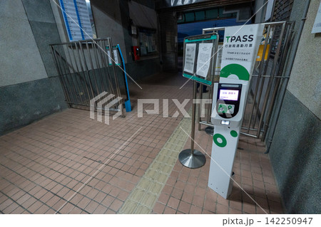 台湾、台中エリアの交通と街中の風景 台湾、台中エリアの交通と街中の風景 142250947