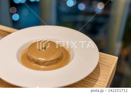 大根のポルチーニ茸クリームソース 大根のポルチーニ茸クリームソース 142251711