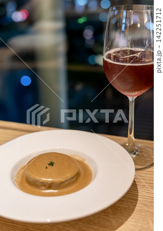 ワインと楽しむ大根のポルチーニ茸クリームソース ワインと楽しむ大根のポルチーニ茸クリームソース 142251712