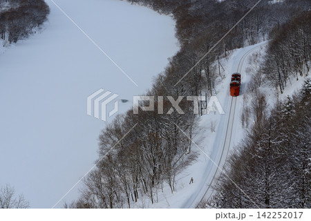 天塩川沿を走る除雪列車 天塩川沿を走る除雪列車 142252017