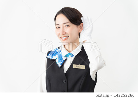 制服を着たアテンダントの女性 旅行イメージ 制服を着たアテンダントの女性 旅行イメージ 142252266