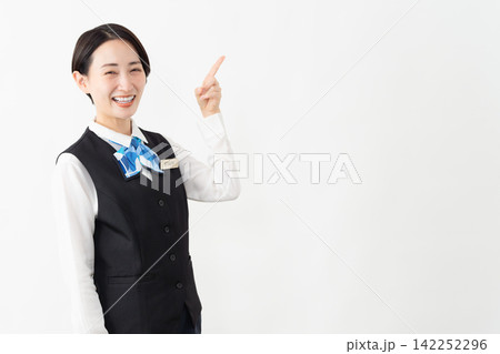 制服を着た受付係の女性 ジョブイメージ 制服を着た受付係の女性 ジョブイメージ 142252296