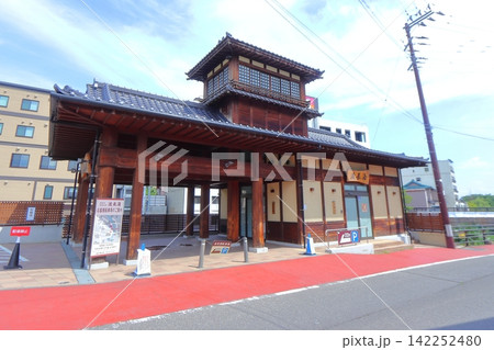 飯坂温泉 摺上川沿いの波来湯(福島県福島市) 飯坂温泉 摺上川沿いの波来湯(福島県福島市) 142252480