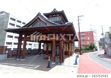 飯坂温泉 摺上川沿いの波来湯(福島県福島市) 飯坂温泉 摺上川沿いの波来湯(福島県福島市) 142252481