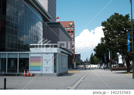 日本の広場 案内標識のある都市空間 日本の広場 案内標識のある都市空間 142252563