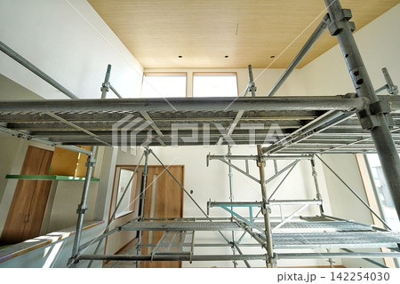 新築住宅で内装工事の足場 新築住宅で内装工事の足場 142254030
