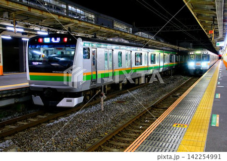 夜の熱海を発車し東海道へ… 【JR東海313系】と【JR東日本233系】 夜の熱海を発車し東海道へ… 【JR東海313系】と【JR東日本233系】 142254991