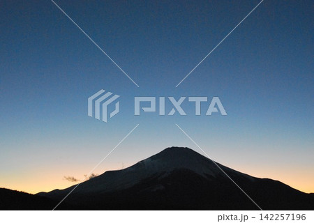 山梨県山中湖、本日の終了の景色「富士山」Pm5.17 山梨県山中湖、本日の終了の景色「富士山」Pm5.17 142257196