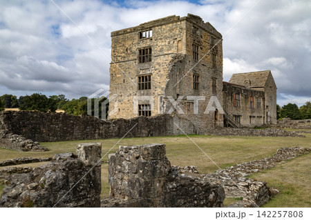 Helmsley Castle in North Yorkshire in the northeast of England Helmsley Castle in North Yorkshire in the northeast of England 142257808