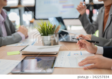 Business People Analyzing Financial Chart Close Up Hand Holding Pen At Meeting Business People Analyzing Financial Chart Close Up Hand Holding Pen At Meeting 142257834