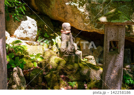 山寺の石仏 山寺の石仏 142258186