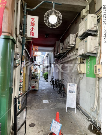 路地裏 路地裏 142258294