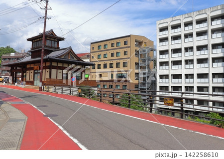 飯坂温泉 とつな通りの波来湯(福島県福島市) 飯坂温泉 とつな通りの波来湯(福島県福島市) 142258610