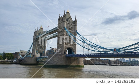 This is building around the icon of Tower Bridge, London This is building around the icon of Tower Bridge, London 142262192