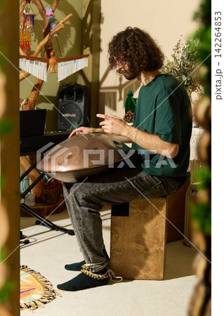 Recording ambient handpan layers with interface and microphone placement 142264853