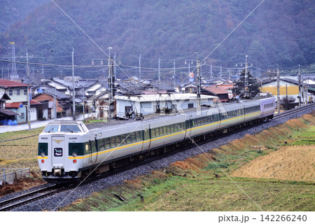 2008年 伯備線を走る381系L特急やくも6両 2008年 伯備線を走る381系L特急やくも6両 142266240