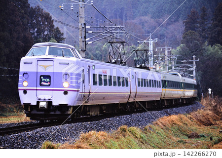 2008年　伯備線を走る381系L特急やくも 142266270