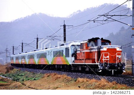 2008年 伯備線を走るDD51186ユウユウサロン岡山 2008年 伯備線を走るDD51186ユウユウサロン岡山 142266271