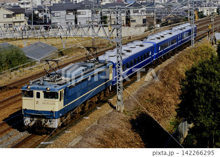 2008年 東海道線を走るEF651124ムーンライト用客車返却回送 2008年 東海道線を走るEF651124ムーンライト用客車返却回送 142266295