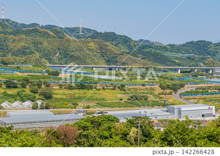 新東名高速道路と静岡市の田舎の風景(静岡県) 新東名高速道路と静岡市の田舎の風景(静岡県) 142266428