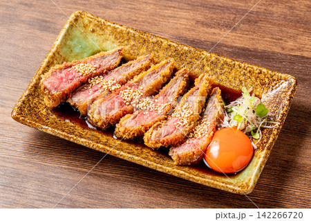 贅沢で柔らかな和牛の牛カツレツ 贅沢で柔らかな和牛の牛カツレツ 142266720