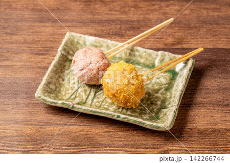 肉汁溢れるジューシーな牛メンチカツ串 肉汁溢れるジューシーな牛メンチカツ串 142266744