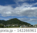 山の上に広がる青空 142266961