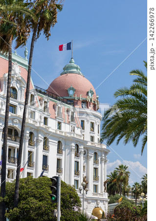 真夏の南フランスのニースの高級ホテルの風景 真夏の南フランスのニースの高級ホテルの風景 142266978
