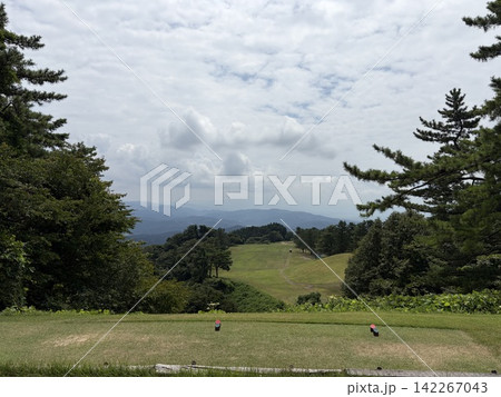 とあるゴルフコース　打ちおろし　ゴルフコース 142267043