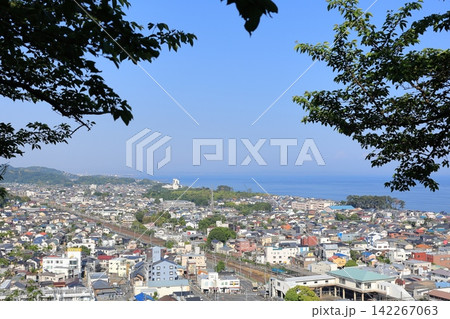 神奈川県・二宮町・吾妻山公園から眺める大磯方面の景色 142267063