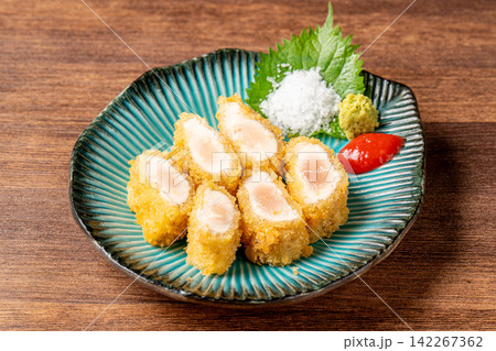 しっとり柔らかな鶏ささみのレアカツ 142267362
