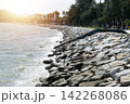A stone wall built to protect against sea waves. 142268086