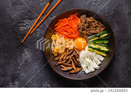 Bibimbap with colorful vegetables, beef, and egg 142268893