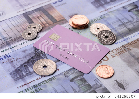 A credit card for contactless cashless payments via a terminal or online. A credit card 142269507