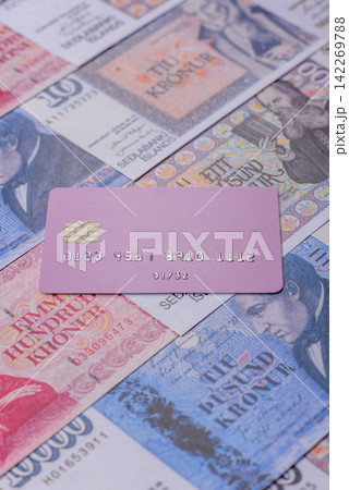 A credit card for contactless cashless payments via a terminal or online. A credit card A credit card for contactless cashless payments via a terminal or online. A credit card 142269788
