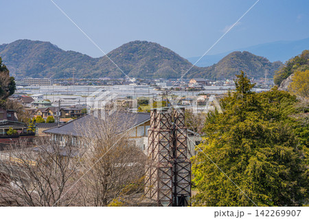 伊豆の国市の韮山反射炉と街並み(静岡県) 伊豆の国市の韮山反射炉と街並み(静岡県) 142269907