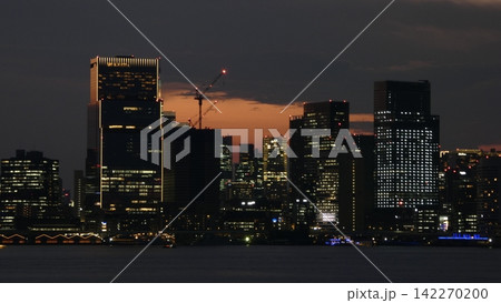 (夜景)芝浦のビル群アップ (夜景)芝浦のビル群アップ 142270200