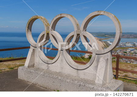 the isle of portland at the jurassic coast 142270671